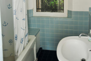 self-catering-gites-antibes-bathroom